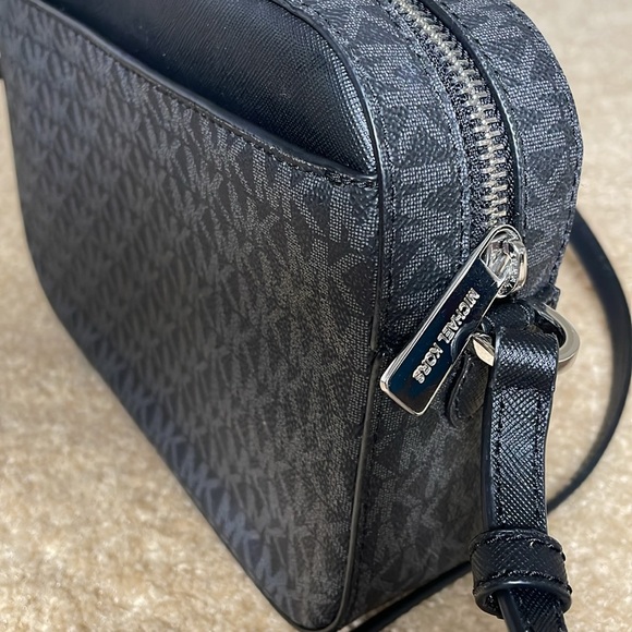 Michael Kors Jet Set Large Logo Crossbody Bag - Black - Picture 3 of 8